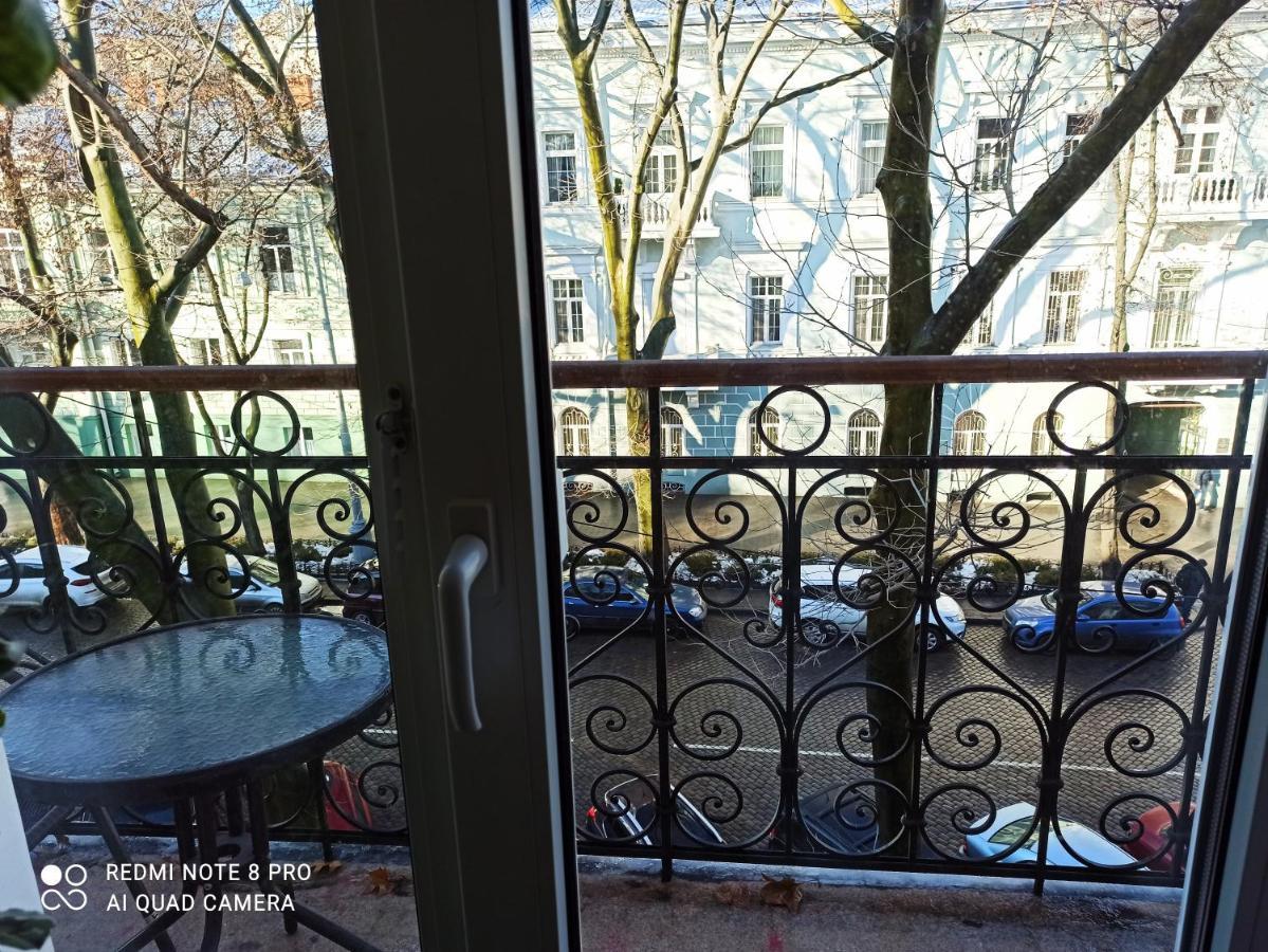 Comfort Near Opera Theater Odesa Exterior photo