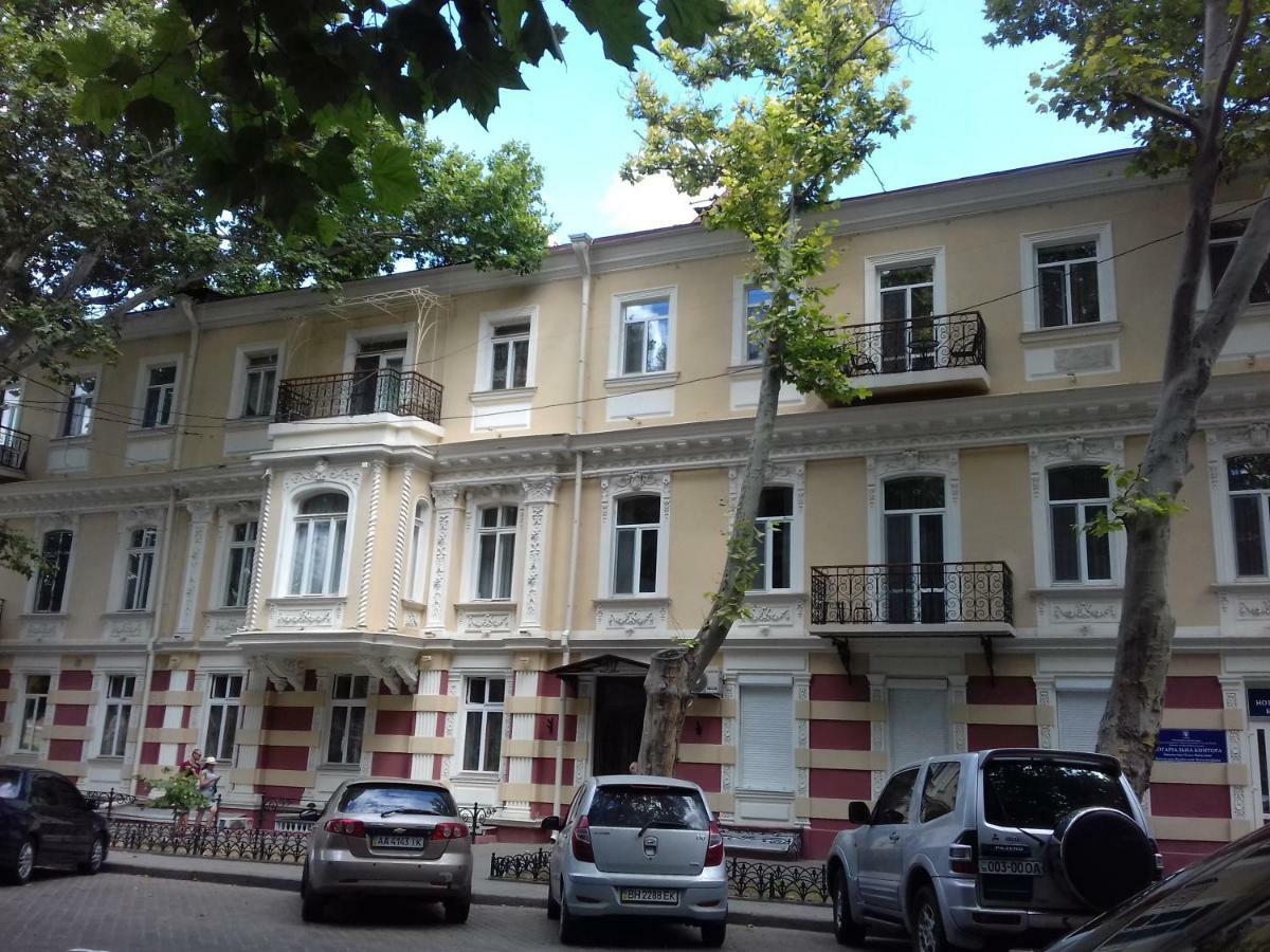Comfort Near Opera Theater Odesa Exterior photo